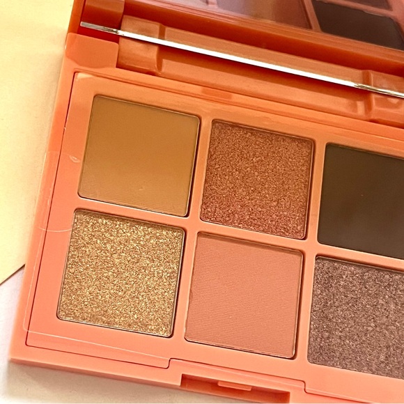 🏷️ Essence “Coral Me Maybe” set of 6 neutral glitter matte eye shadow palette - Picture 11 of 13